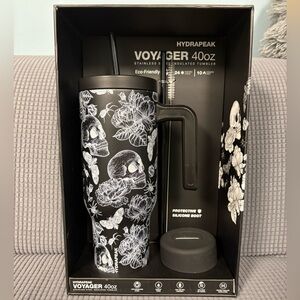 Hydrapeak Voyager 40 oz Stainless Steel Insulated Tumbler Black Skull Floral